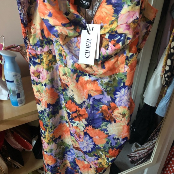 Asymmetrical Floral Dress - Picture 4 of 5